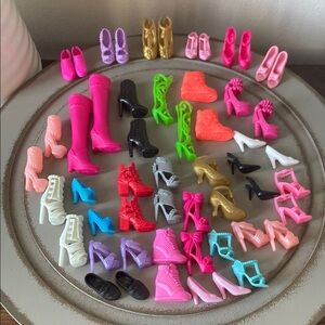 Barbie: Colorful Doll Shoes Collection